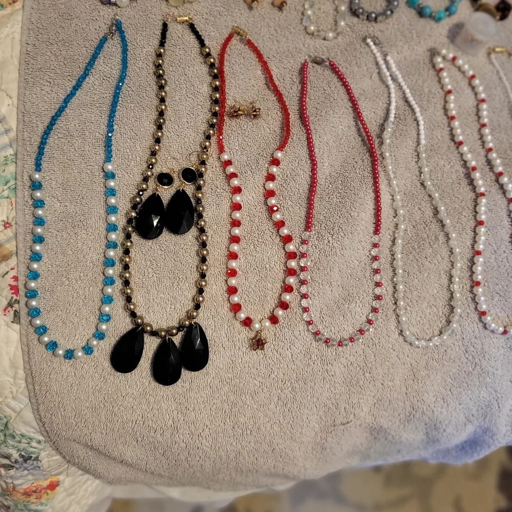 36 Ct Mixed Beaded Necklace Lot - Assorted Colors - Picture 2 of 8